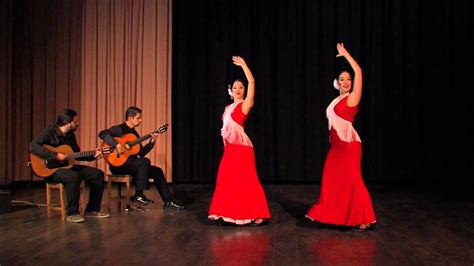 Entre dos Aguas - Una joya flamenca que fusiona la pasión del cante con el frenesí del baile